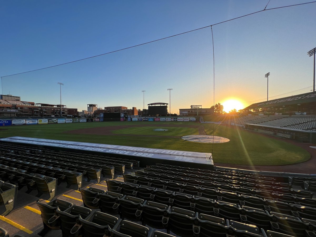 South Bend Cubs (@sbcubs) on Twitter photo ☝️ week from tonight!
We're looking forward to a beautiful sunrise just like this one at <a href="/FourWindsField/">Four Winds Field</a> for #OpeningNight this coming Tuesday at 7:05 PM ⚾️
TICKETS ➡️ buff.ly/3TI4KuT ☝️ week from tonight!
We're looking forward to a beautiful sunrise just like this one at <a href="/FourWindsField/">Four Winds Field</a> for #OpeningNight this coming Tuesday at 7:05 PM ⚾️
TICKETS ➡️ buff.ly/3TI4KuT