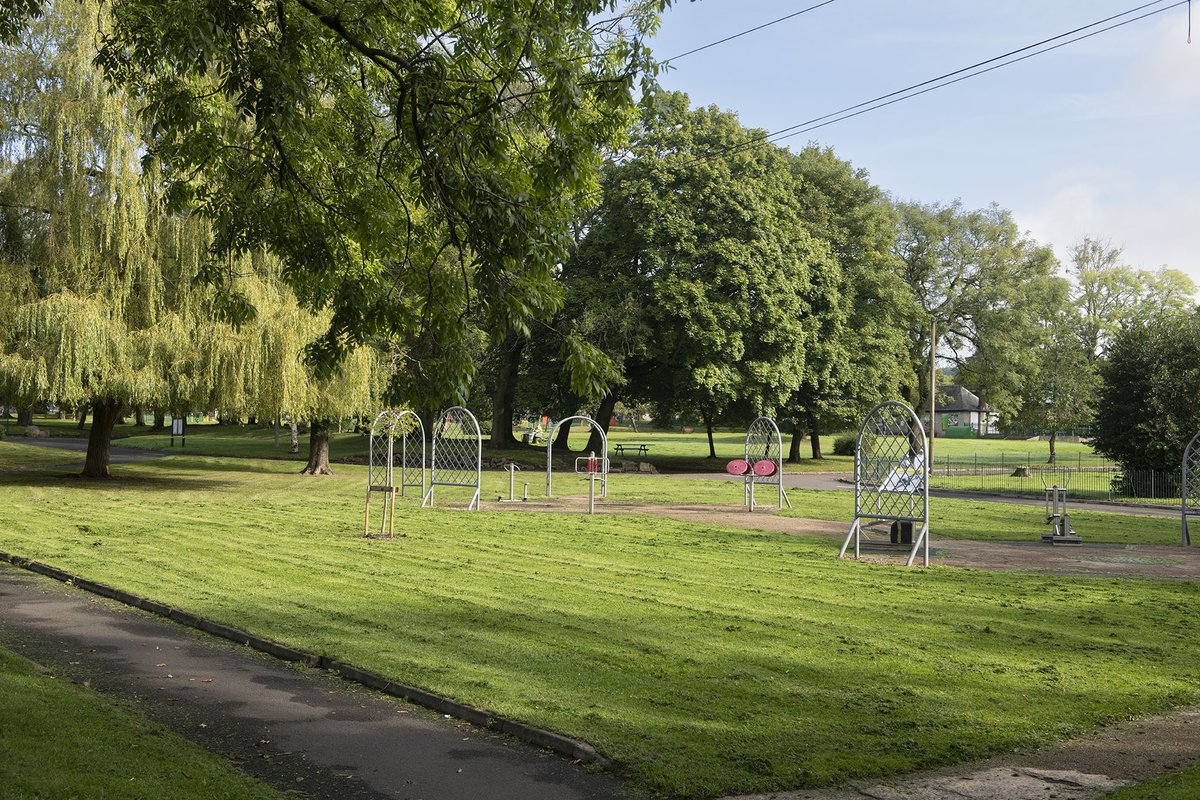 NEW fitness session coming to Clarence Park, Bury Starts 7 May 2024! A gentle exercise session to build strength & fitness, socialise & get some fresh air 🟢Every Tuesday from 7 May 2024 to 11 June 2024 🟢11.00am 🟢Free Book your slot: 👉livewell@bury.gov.uk ☎0161 253 6668