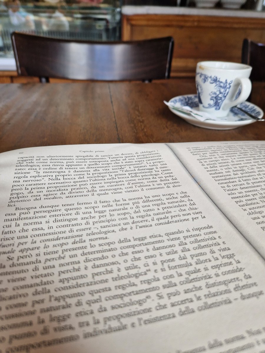 Much of Hans Kelsen's earlier legal thought has not been translated into English, and since my German is basic I resorted to Italian, t/b my UG days writing about kantian cosmopolitanism in my 4th language. Need more coffee to survive this..