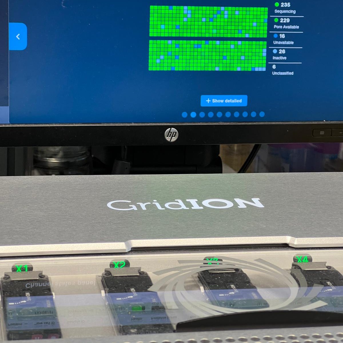 🚀Full steam ahead on our collaboration with @mele_lab! Launching again a full run of 5 flow cells on the @nanopore GridION. Excited to discover new findings together🧬@CRGenomica @BSC_CNS