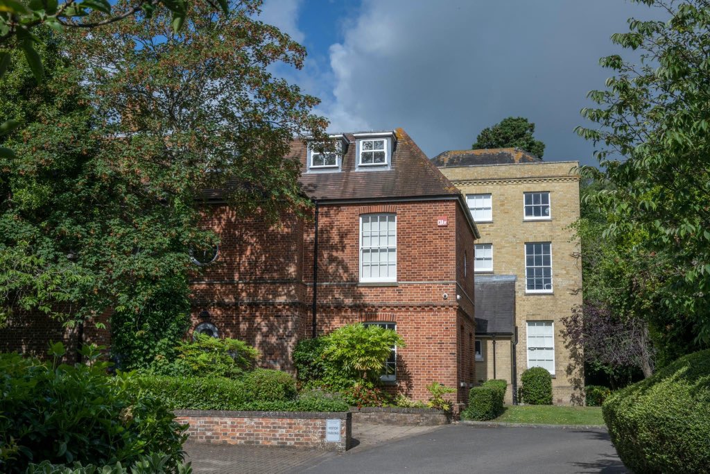 Gatcombe House tweet media