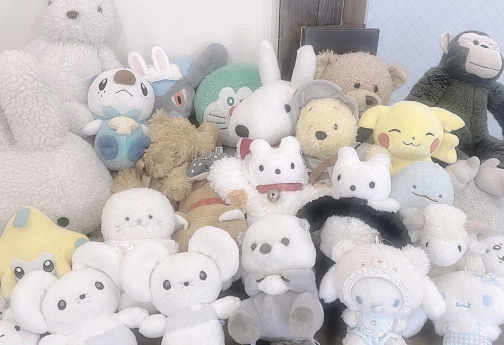 waseda_nui's tweet photo. 春から大学生、大学院生、専門学生、命あるみなさま〜
ぬいぐるみ同好会はぬいぐるみを抱きしめたり、ぬいぐるみ同士を褒めあったり、ぬいぐるみから派生し物事を考えたりする会です。87人います。かわいいね。
いつでも、どこでも、愛を込めて
あなたのためのぬいぐるみ同好会より…… https://t.co/uA5D2ybdOh