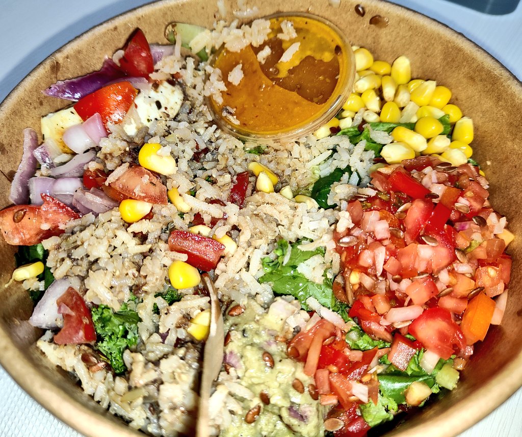 varsha_chambyal's tweet photo. Eat your greens🥬
Absolutely loved the healthy yet yummy food💯 @flaxitup - rare to find authentic salads with a balance of lean proteins, fresh colourful fruits &amp; vegetables, fats
#balanceddiet #nutrition #nutrients #EatingMindfully #HealthyEating #healthy #hydroponics #greens https://t.co/yP9XAku4uI
