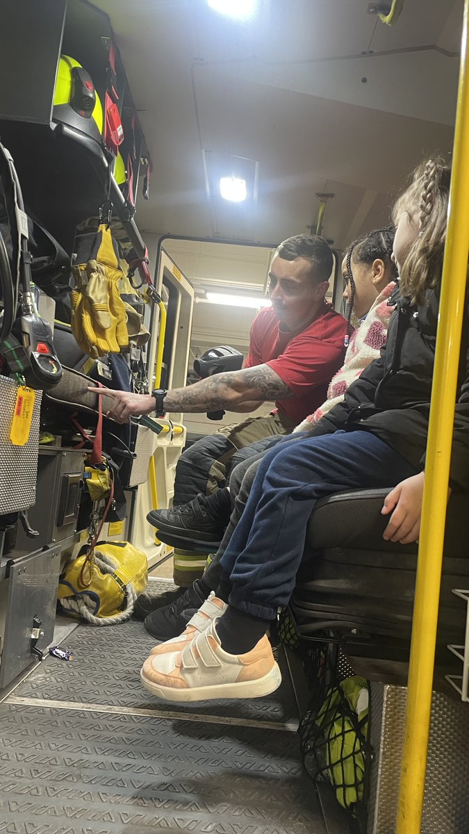 pimlicoprimary's tweet photo. A few weeks ago, our Reception students were invited to @lambethfire Station. They got to meet the fire fighters who showed them how to come down the pole and what the alarm sounded like. The children got to sit in a fire engine and even sprayed water with a powerful hose! 🚒🔥🧯 https://t.co/c2jBRQVGQ9