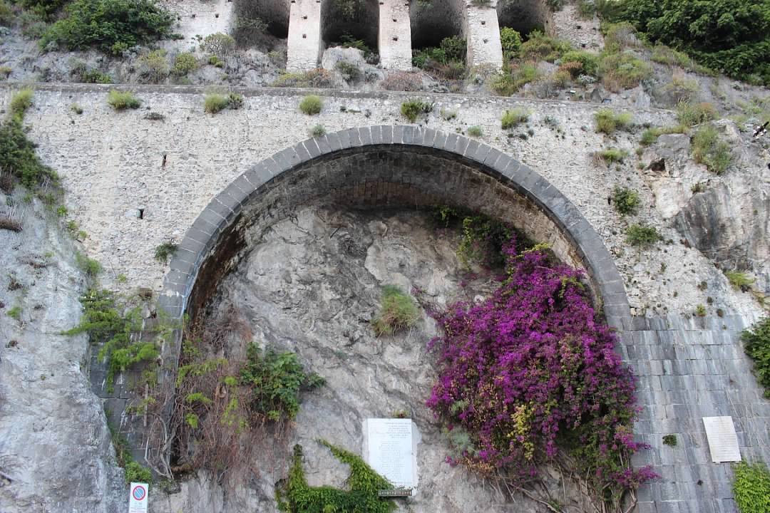 Morning Friends🌞☕️ Happy Tuesday!! Hope you all had a wonderful Easter🙏 mine was great & yesterday we celebrated Easter Monday (Pasquetta). Remember, no matter what is going on around the world & around you, God is in charge, Have a Blessed day!🙏🤗💖 pic are from Amalfi🇮🇹