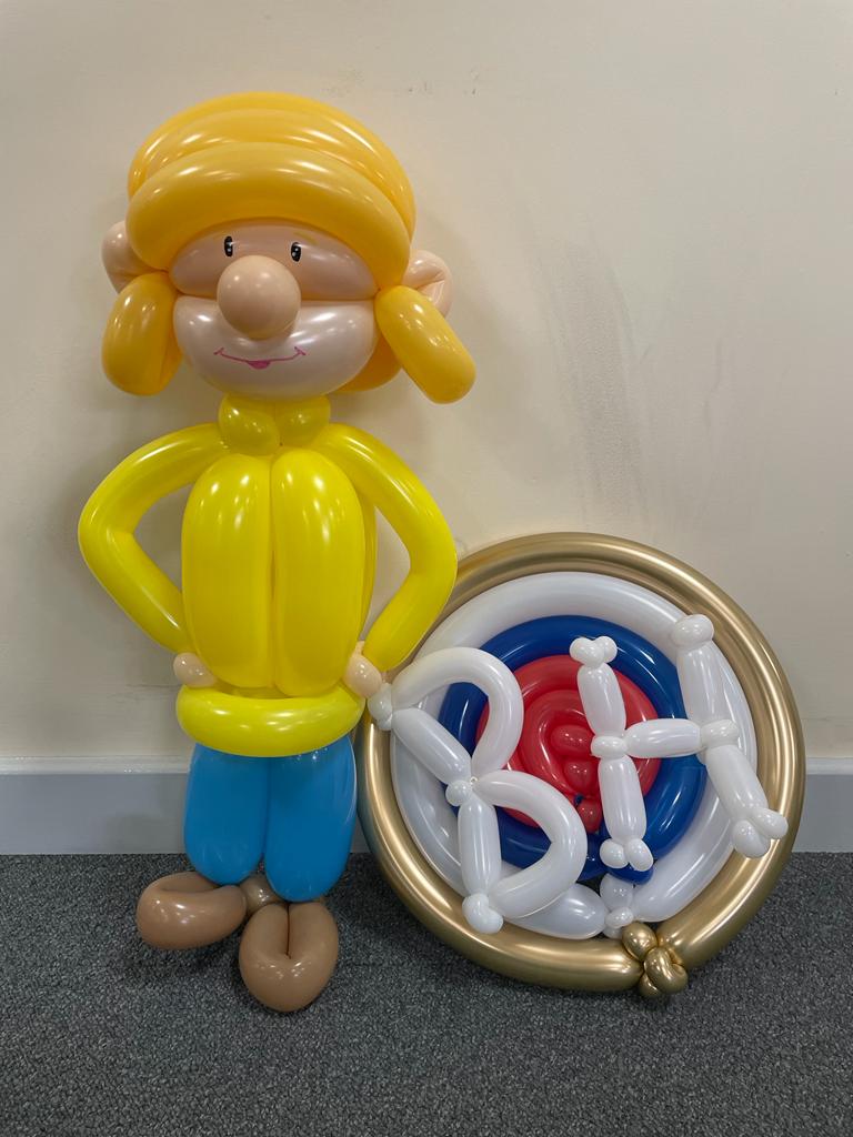 This balloon sculpture made by one of our Bargain Hunter's blew us away 🎈 But can you guess which expert it is?