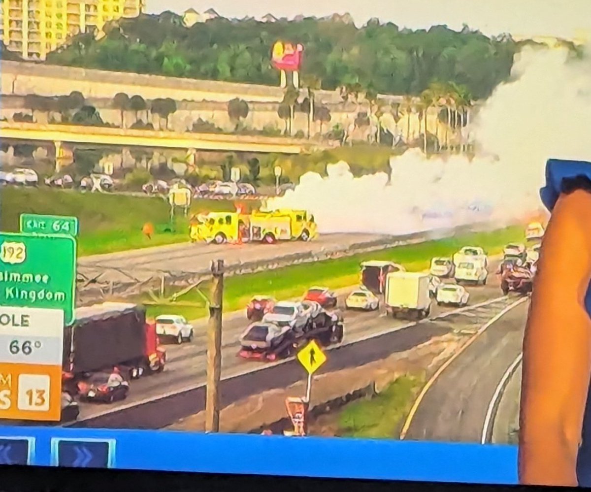 ybruzual's tweet photo. 🚗🔥 Vehicle fire causing problems on I-4 west at Osceola Parkway....via @JHarold_tv
@MyNews13 https://t.co/eCIWyMnnvm
