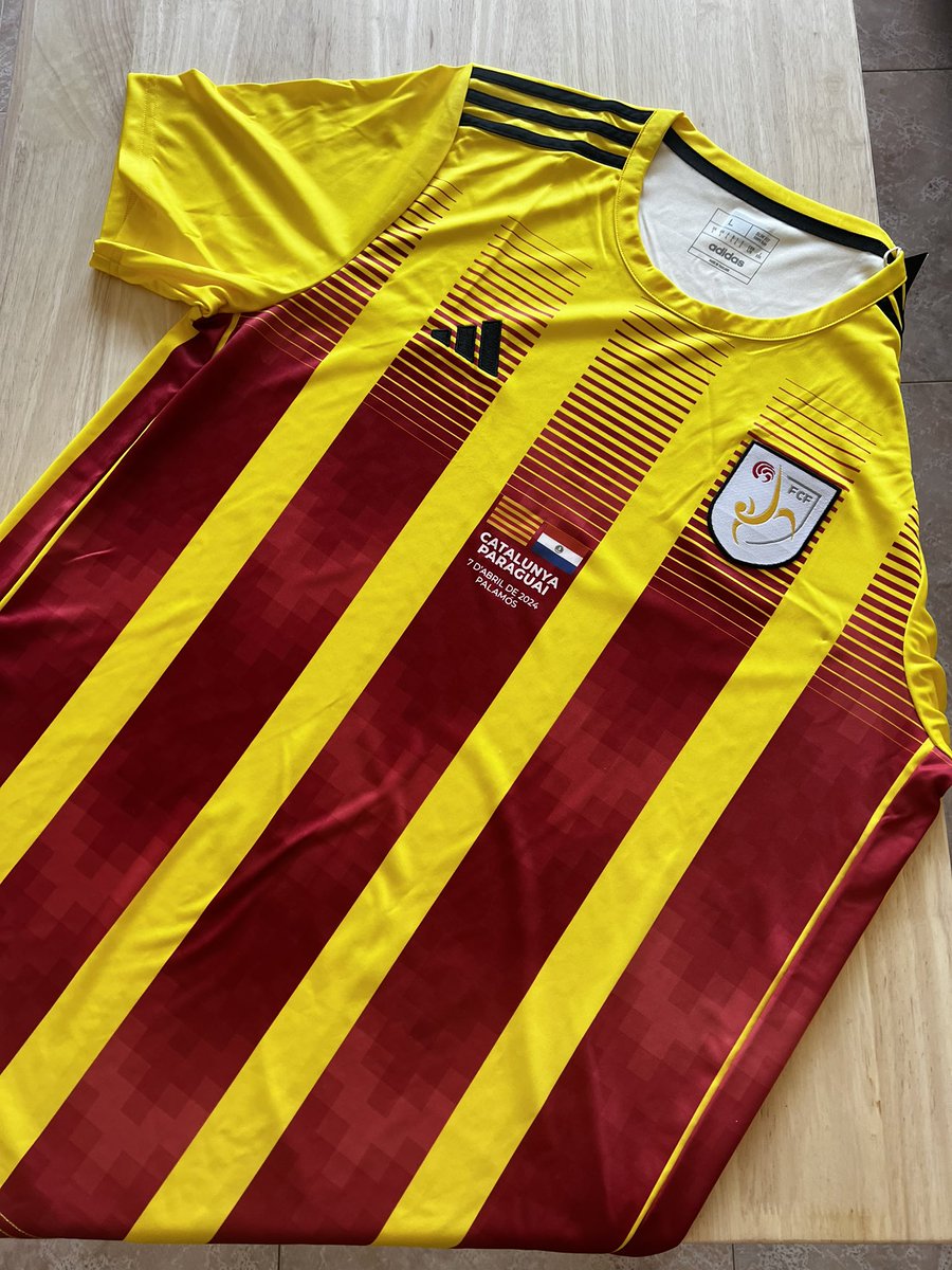 oriolalsina_'s tweet image. 𝐒𝐎𝐑𝐓𝐄𝐈𝐆🟡🔴 @FCF_CAT 

👕La samarreta oficial del Catalunya-Paraguai d’aquest diumenge 7 d’abril a Palamós. Demà a les 12h s’anuncia la convocatòria.

🍀Per entrar al sorteig:

1️⃣Seguir-me
2️⃣RT d’aquest tuit

🏆Anunciaré el/la guanyador/a divendres 5 d’abril a les 12h.