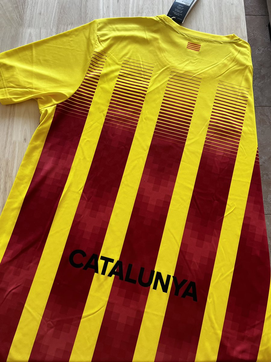 oriolalsina_'s tweet image. 𝐒𝐎𝐑𝐓𝐄𝐈𝐆🟡🔴 @FCF_CAT 

👕La samarreta oficial del Catalunya-Paraguai d’aquest diumenge 7 d’abril a Palamós. Demà a les 12h s’anuncia la convocatòria.

🍀Per entrar al sorteig:

1️⃣Seguir-me
2️⃣RT d’aquest tuit

🏆Anunciaré el/la guanyador/a divendres 5 d’abril a les 12h.