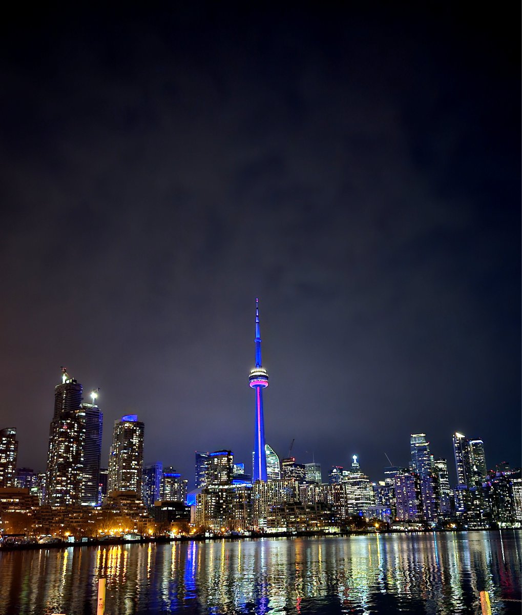 Did you catch the @TourCNTower  lit up in blue last night to mark the @RCAF_ARC centennial? Here's the view from #YTZ!

#RCAF100 #100YearsOfFlyingBlue #YTZ85