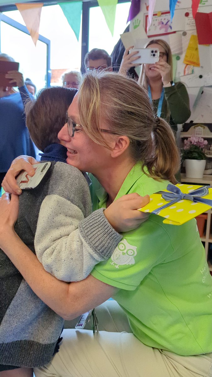 🔔 1,240 days. Countless emotions. One incredible milestone. 🔔Remember Afonso, the amazing young boy we supported? Well, he rang the end-of-treatment bell at @KingstonHospNHS! 🔔Read Afonso's mum's interview here momentumcharity.org/news-item/a-mo… #bellringing #TYACAM