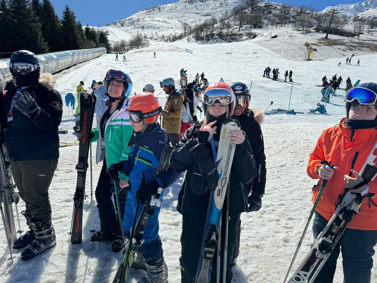 First day on the Italian slopes! Staff and students geared up and eager to hit the snow! ❄️ ⛷️🇮🇹 #Italy #Skiing