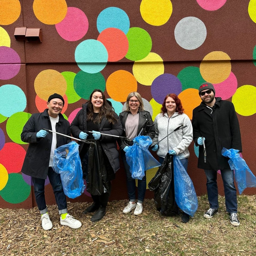 Sign up for the Corporate Cleanup Challenge! Last year, over 800 volunteers teamed up to help revitalize #yegdt by pitching in to pick up trash revealed by the spring melt. 📅 Apr. 19 & 20 📸: @udiyeg Individuals and teams can sign up: yegdowntown.ca/newsandevents/