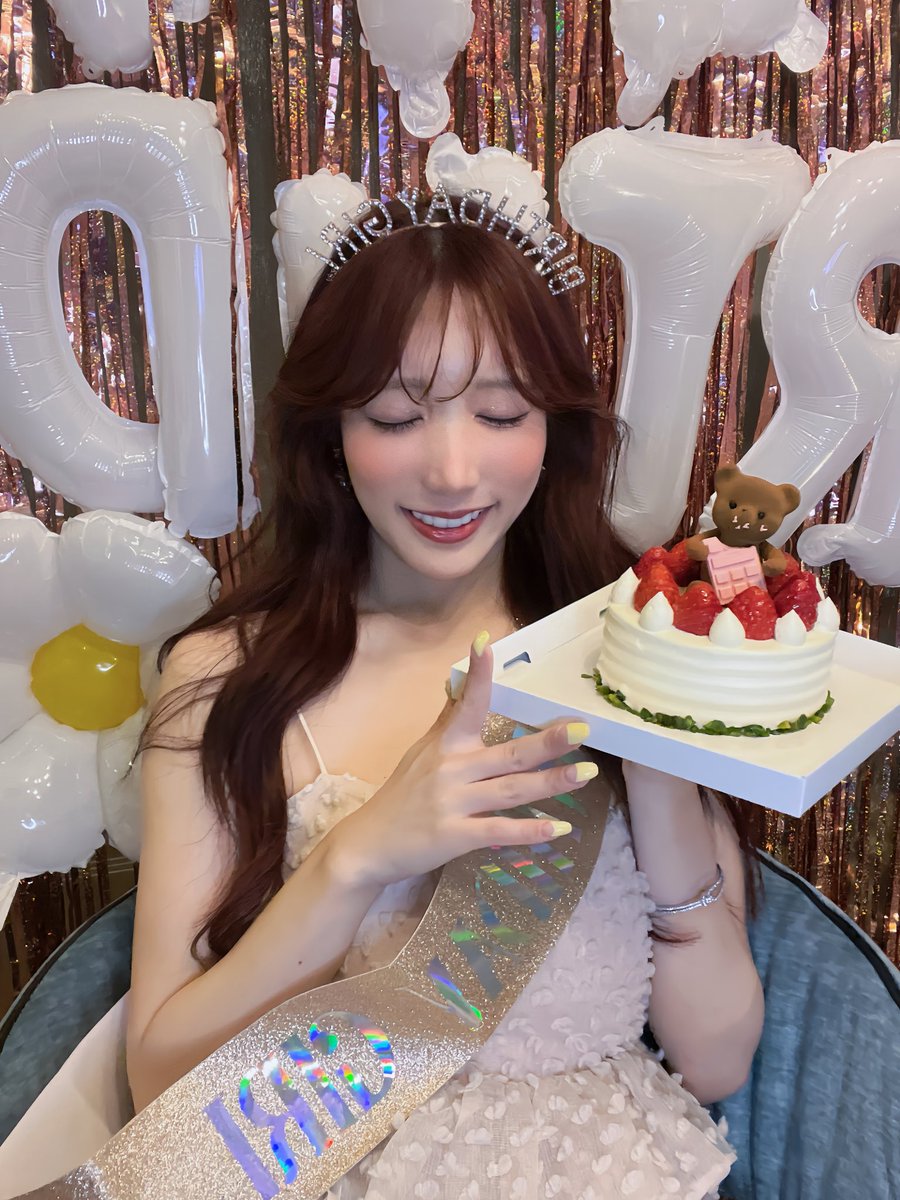 𝐻𝑎𝑝𝑝𝑦 𝐵𝑖𝑟𝑡ℎ𝑑𝑎𝑦 𝑡𝑜 𝑀𝑒 🎂💞

無事お誕生日をむかえました💫

24歳は悔いのない納得のいく1年になったので、25歳はさらに強く大きく進んでまいります🗻☁️

配信のコメントやポスト、インスタのDMにストーリーのメンション沢山ありがとう.ᐟ
今年もみんなに祝ってもらえて幸せです🌼

お誕生日は今日で終わっちゃうけど、4/6生誕祭で会おうね🫶🏻🤍