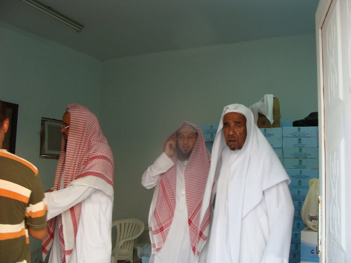 كانَ يُساعد في مشروع إفطار صائم ويدعم بشكل مُستمر 🙏

الصورة التقطت له في عام 1430 هـ.

الشيخ يوسف بن عبدالله المعيدي رحمهُ الله تعالى 🤲