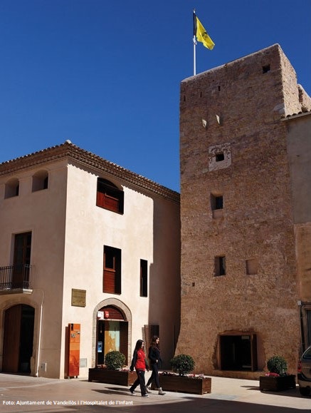 És un luxe poder gaudir d'un #Patrimoni a què se li ha donat vida, oi? A #CaLaTorres teniu una exposició de la #vidarural i la #història de #Vandellòs 😍

Foto: @ajuntament_vh | #CulturaALAbast
#PatrimoniCultural
#PatrimoniHistòric
#BCIN
#airelliure
#DeLEbreALaMediterrània