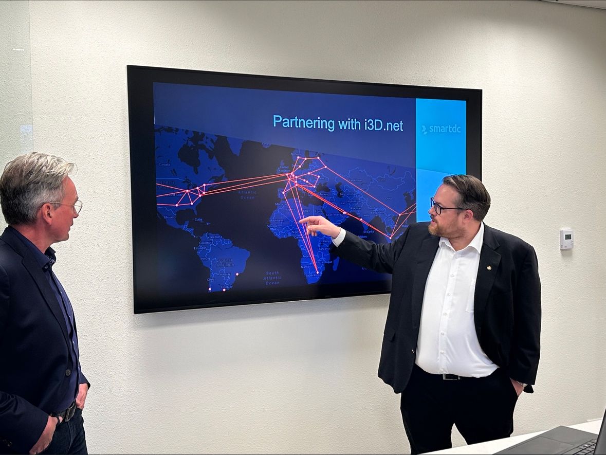 Smart_DC's tweet photo. Last week, @Smart_DC hosted @RoundTable_NL at our data center. 💚

Our founder, Richard Boogaard gave an exclusive tour, sharing our history, capabilities, and mission. 🚀

Excited for the growing interest in our data center! 🖥️ 

#DataCenter #Rotterdam #Technology https://t.co/3aagJVWqqi