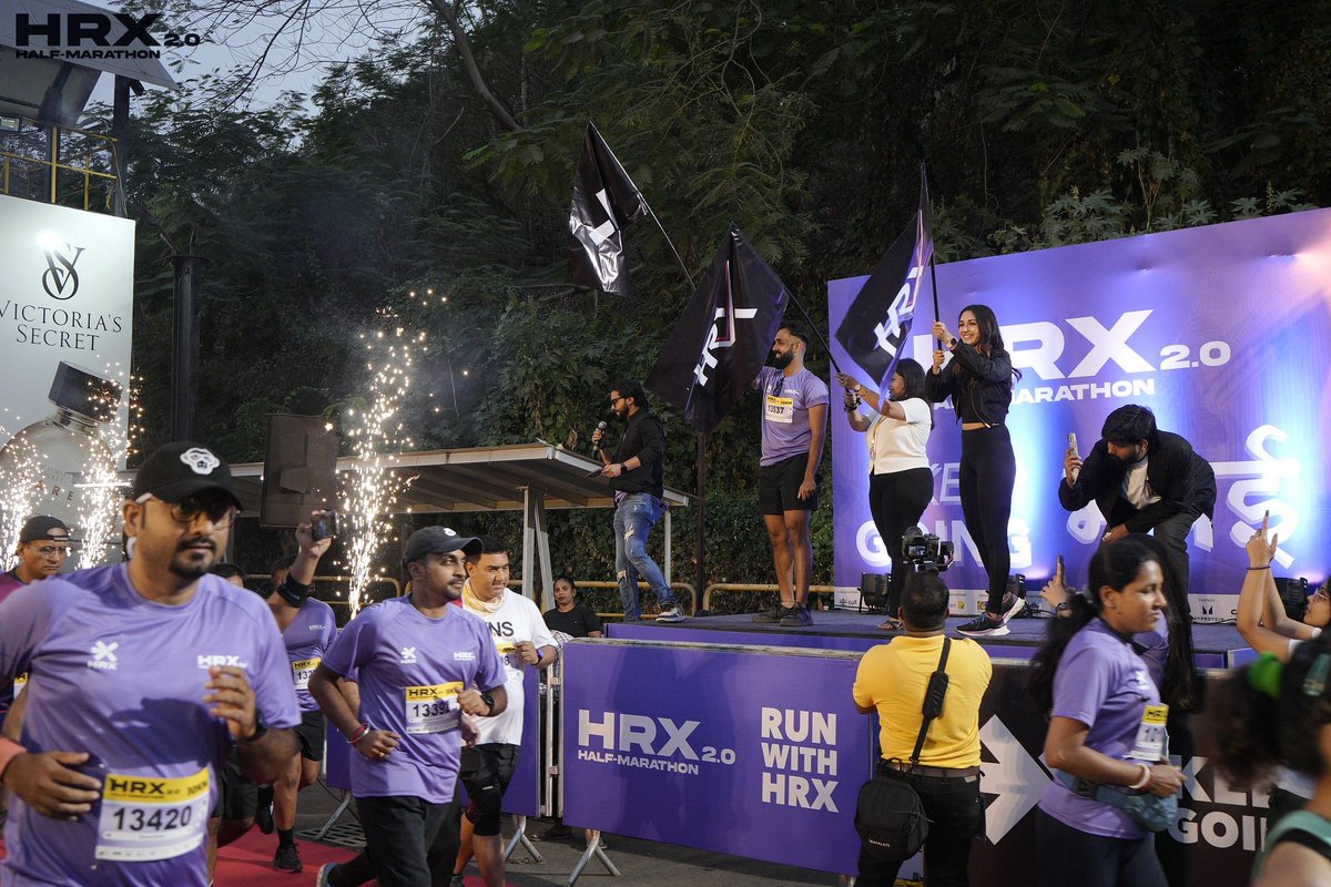 Looking at people being enthusiastic about running makes me the happiest! Flagged off the HRX 2.0 half marathon last Sunday. Great to see a turn out with so much zeal. @hrxbrand