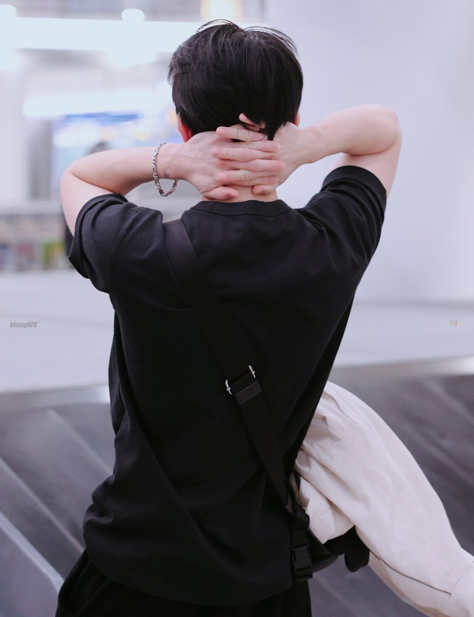 bbangUFS's tweet image. 231126 ICN

뒷모습
#김병주 #병주 #BYUNGJOO