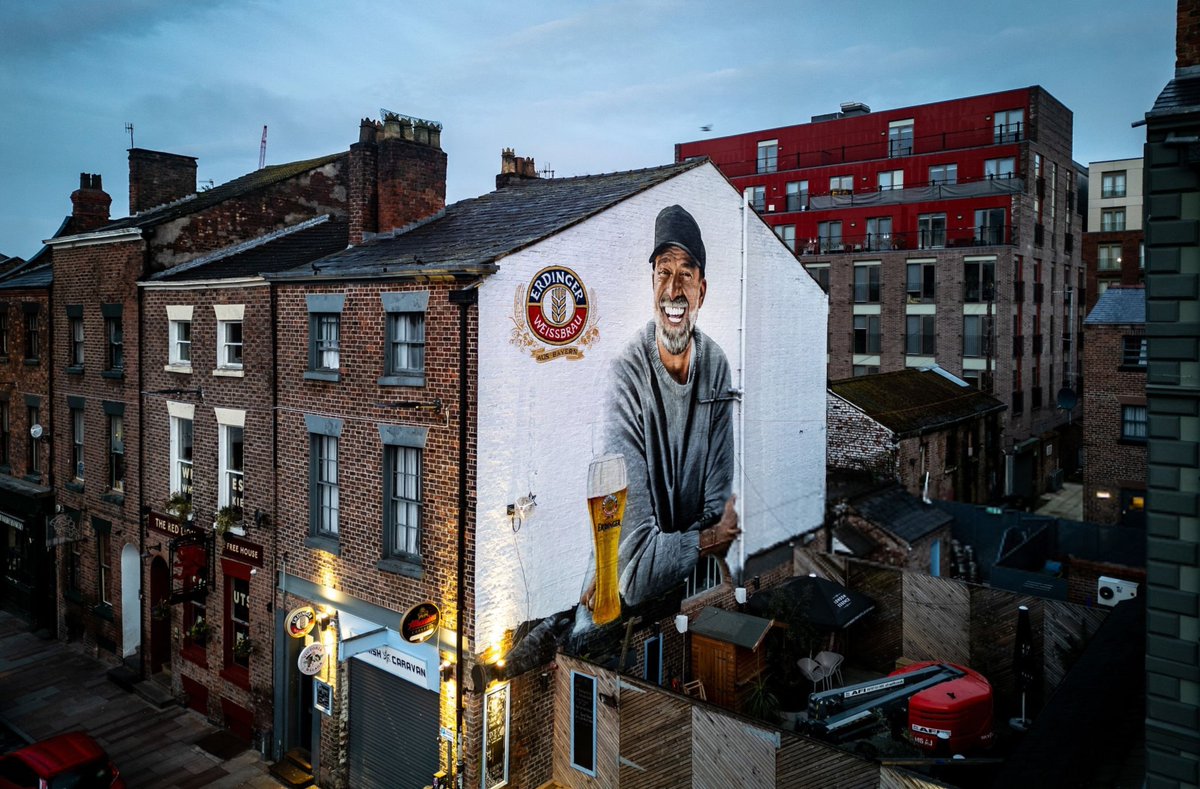 Footballtweet's tweet photo. A new mural dedicated to Jürgen Klopp in Liverpool. ❤️🍻 https://t.co/v4FZUZyo4E