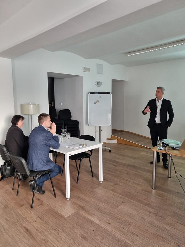 🇸🇮🤝🇺🇦 We are entering the third & final week of the #SlovenianAid mentorship visit in Idrija! In the first two weeks, our mentees & mentors focused on the topics: 🤝 heritage protection, 🚮 waste management, ⚡ energy efficiency. The final week will focus on project drafting.