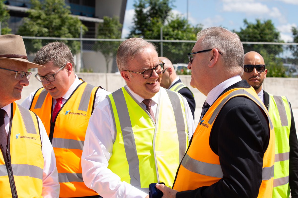 #Rheinmetall, the largest supplier of military vehicles to the 🇦🇺 #Australian #Defence Force has today hosted the Honourable #AnthonyAlbanese, Prime Minister of #Australia. Mr Albanese visited Rheinmetall’s 11 hectare facility at #Redbank in South-East #Queensland that