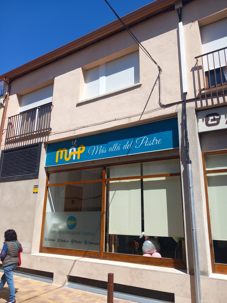 ivax3333's tweet image. Passejant pel Carrer de l&apos;Hospital @AjPalautordera no sé si sóc a Palau, a Badajoz o a Buenos Aires, penseu aplicar la normativa de retolació en la llengüa q correspon als locals comercials del poble? #FemFront