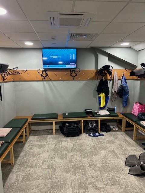 The opening fixture of the season for @ponteraces sees the unveiling of their new and improved jockey facilities! On behalf of @PJAOfficial members, we thank Norman Gundill, clerk of the course and MD at Pontefract, and all others involved, for their assistance with the project.