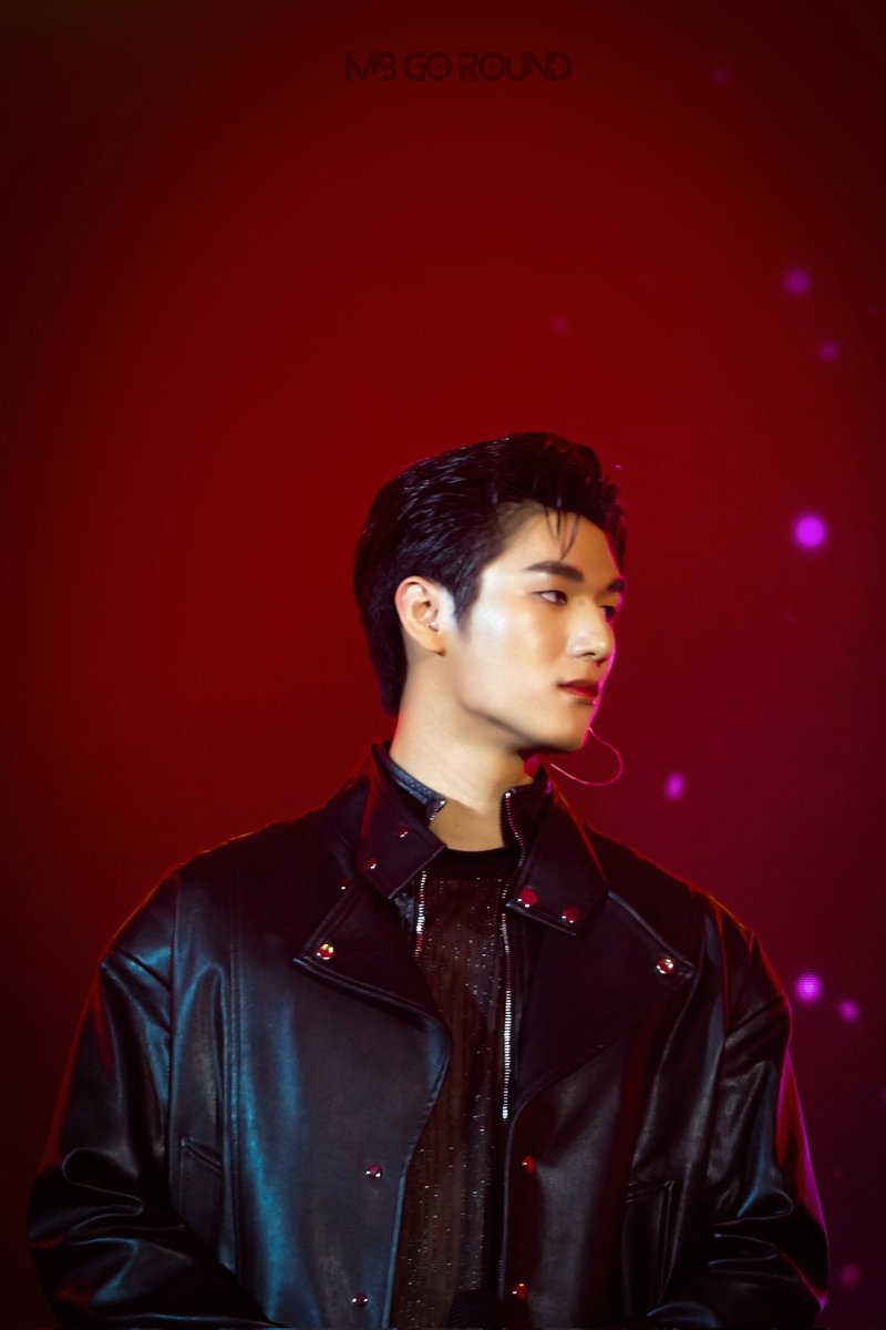 So proud of you~
♡。·˚˚· เก้าแสนฟอลของมอสหลง ·˚˚·。♡

#900kSoproudofMoslhong