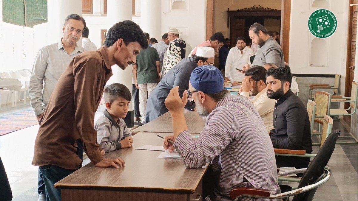 syedsulaiman92's tweet photo. Darussalam mein awami khidmat ka silsila jaari hai.
#AIMIM Party Headquarters #Darussalam me SadrEMajlis Barrister #AsaduddinOwaisi aur Majlis ke digar araakeen awami khidmat me masroof.
#Owaisi @asadowaisi #majlis #OurWorkIsOurIdentity #majlisunity #Hyderabad #Telangana #India https://t.co/4pkGKc2nlC