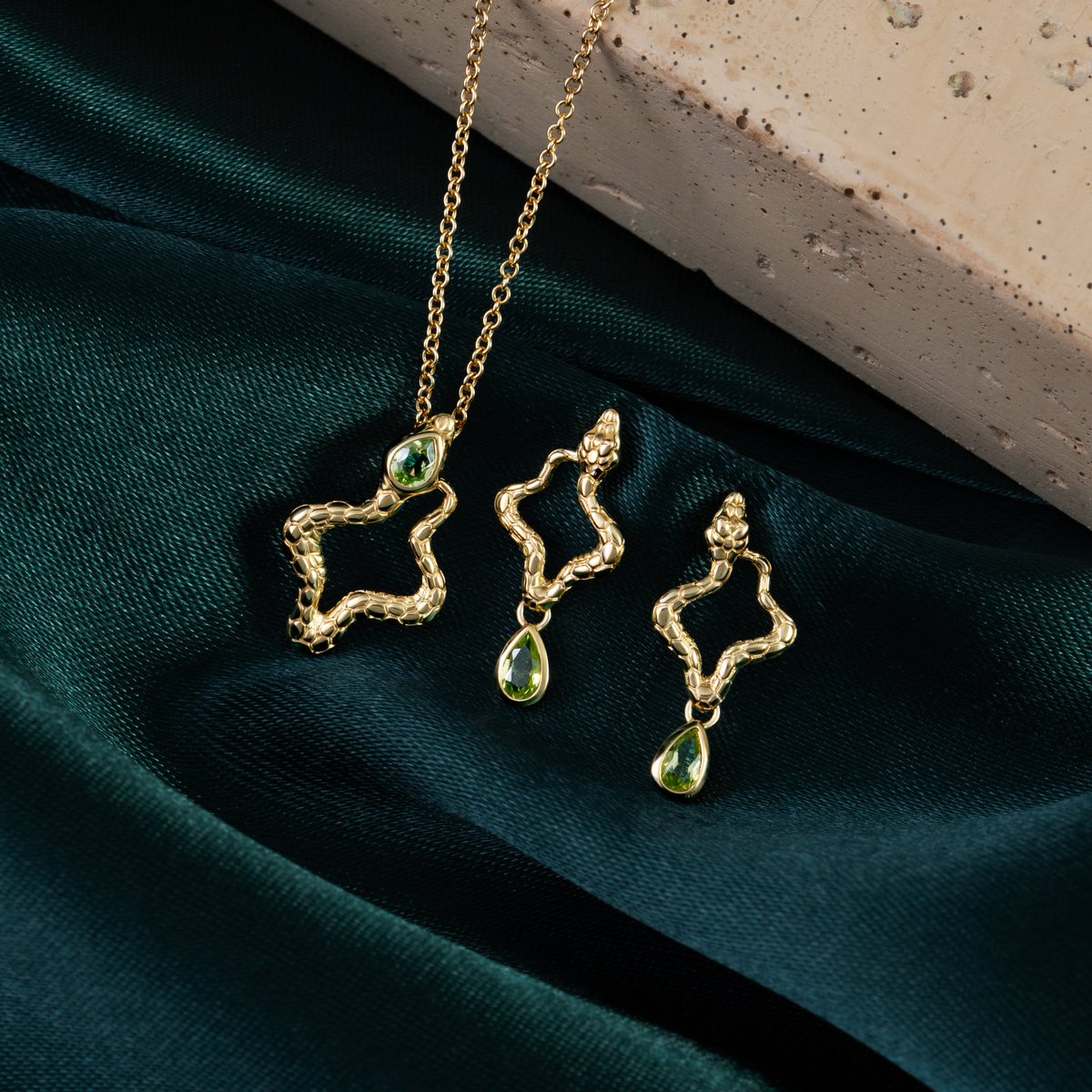 🐍✨ Dare to be bold with ECFEW's serpent-inspired jewellery - slay the fashion game with confidence! 🔥

#jewels #gemondo #jewellery #gemstones #gemstonelover #jewellerylover #gemstonejewelry #springjewellery #May