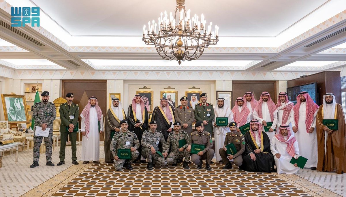 SPAregions's tweet photo. أمير القصيم يكرّم المتميزين بلجان العفو بالمنطقة لعام 1444هـ.
https://t.co/YlBUuslo0Z
#واس_عام https://t.co/LatLvtQJpD