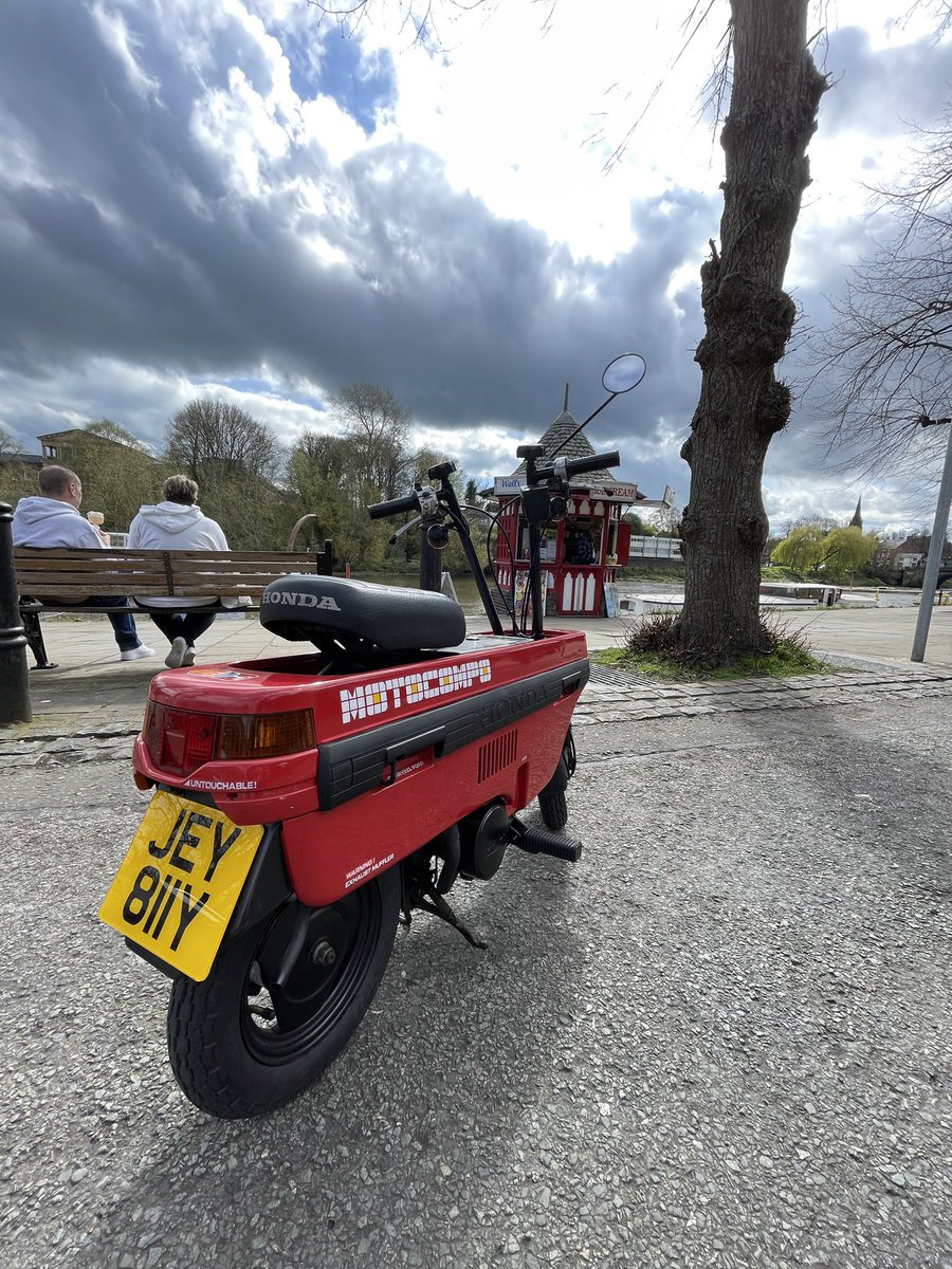 Popped down to the river for a spot of lunch. Speedo cable problems on the way back…. I’ll investigate later. 🥺