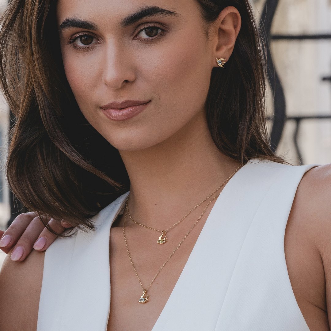 🕊️✨ Embrace the symbol of peace with ECFEW's dove-inspired collection - adorn yourself with serenity! 🌿

#jewels #gemondo #jewellery #gemstones #gemstonelover #jewellerylover #gemstonejewelry #springjewellery #May
