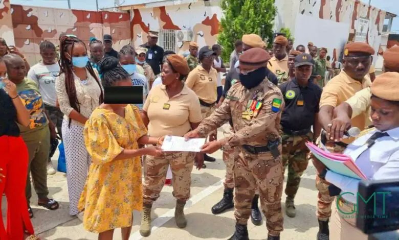 1166 condamnés bénéficient de la grâce présidentielle. Conformément au décret n°0142/PR/MJGS portant remise gracieuse de peines,visé par le Président de la Transition, Président de la République,Chef de l’Etat, Brice Clotaire OLIGUI NGUEMA. Les cérémonies ont eu lieu le 1/4/ 2024