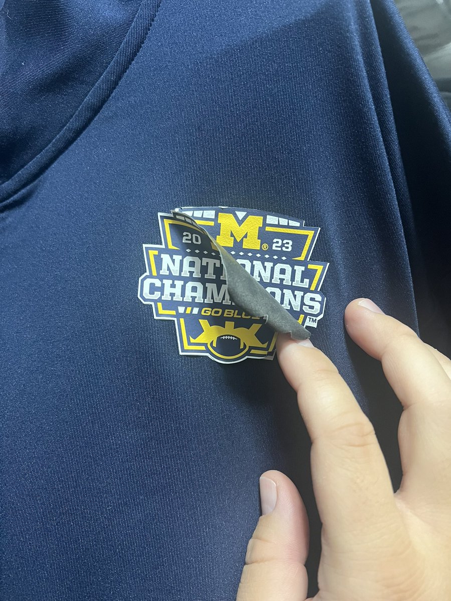 iAmNickWize's tweet photo. Hey @FansAuthentic you should make this right. Paid way too much for this to happen. https://t.co/6IxjxvGf9L
