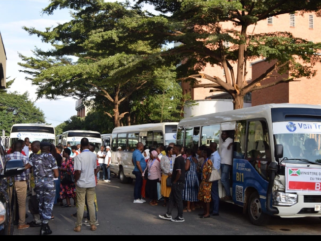 #Burundi:Ce mardi, 02/4/2024, le Ministre de  <a href="/MFPTE_bdi/">Ministère de la Fonction Publique Burundi</a> a lancé officiellement le système d’#Empreinte Digitale  ou #Fingerprint et de transport en commun du  personnel du <a href="/MFPTE_bdi/">Ministère de la Fonction Publique Burundi</a>  pour assurer  la ponctualité au travail