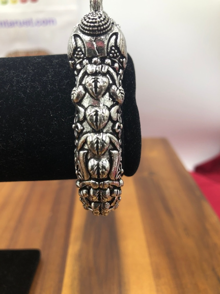 HalenahEva's tweet photo. #Vintage jewelry #Art jewelry #Art Deco jewelry  #Estate jewelry #Mid-century jewelry #Costume jewelry #Filigree jewelry #Cocktail 
@vintarust 
https://t.co/7b4nEEKHoy https://t.co/ltv58ZDH4y