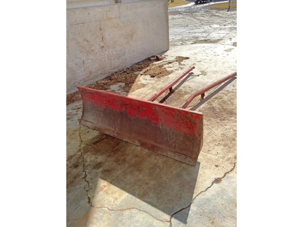 Even something for the vintage iron folks.  Massey Ferguson Belly Mount Blade.  Glenholme Jerseys Inc. farm equipment auction.

proxibid.com/Massey-Ferguso…