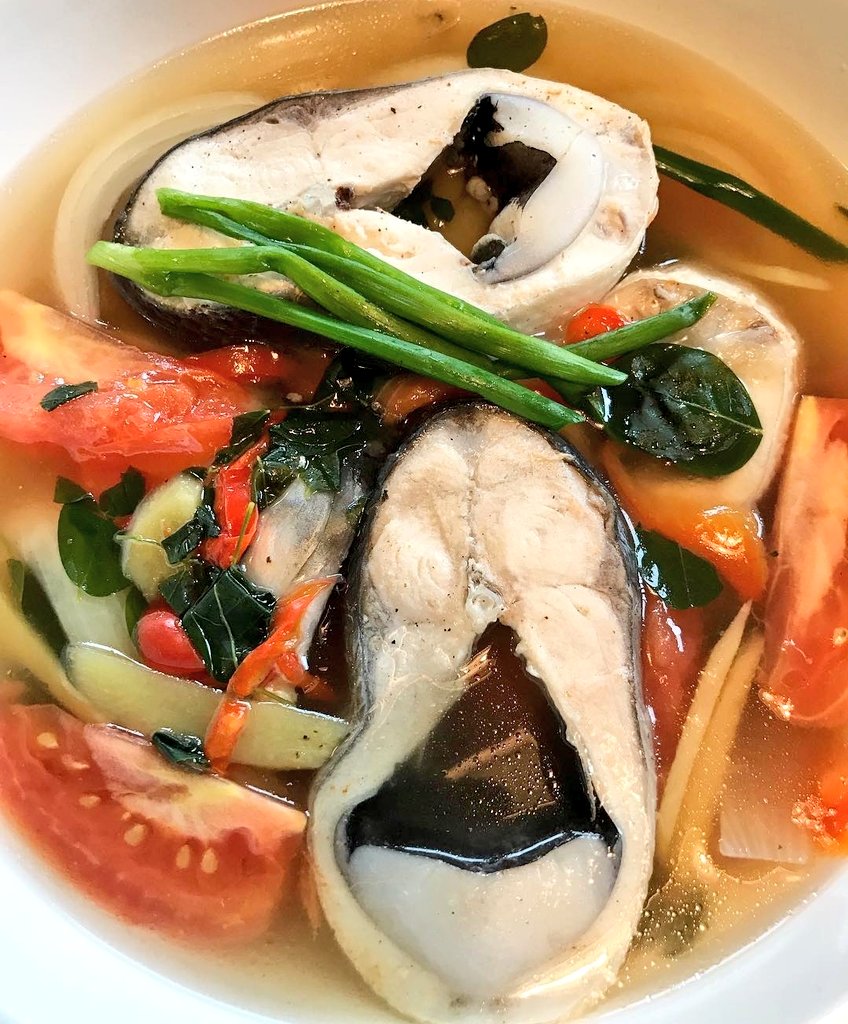 tisoy2025's tweet photo. 🍲 From Tinolang Manok last night to Tinolang Bangus tonight! 🐟🌿 A delightful twist in flavors, keeping the kitchen exciting and taste buds tingling. Embracing culinary adventures one dish at a time! #FilipinoCuisine #Foodie #CookingJourney https://t.co/ZG9dxSgz6D