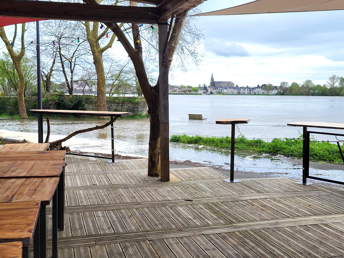 On vous a déjà dit que l'on avait une #guinguette au bord de la #Loire à @villepontsdece ?