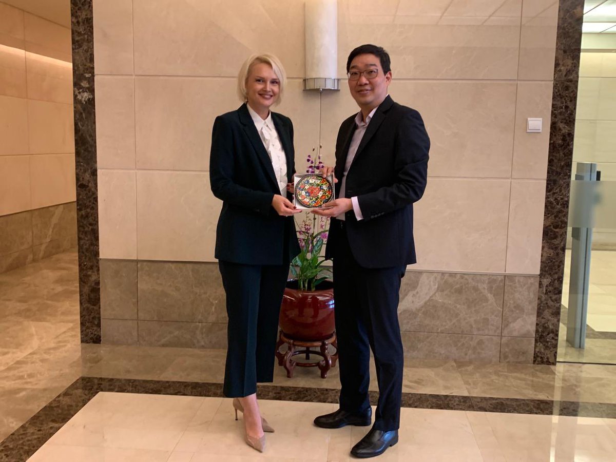 It was a pleasure to meet @MFAsg Deputy Secretary Kevin Cheok earlier today. We had a good exchange on the international agenda, and the ways to strengthen 🇺🇦🇸🇬 cooperation.
