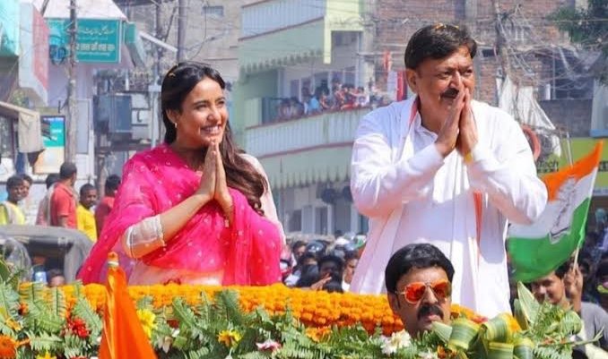 avinash_barh's tweet photo. भागलपुर से अजीत शर्मा जी को कांग्रेस का टिकट मिला है
अजीत शर्मा बॉलीवुड अभिनेत्री नेहा शर्मा के पिता हैं

बिहार सरकार में जब शामिल थे तब इन्होंने EWS का मुद्दा बड़ी जोरों से उठाया था

उम्मीद है अगर लोकसभा में जाते हैं तब भी इसी तरह आवाज उठाते रहेंगे
@ajeetsharmainc https://t.co/4bMTtjFzDm
