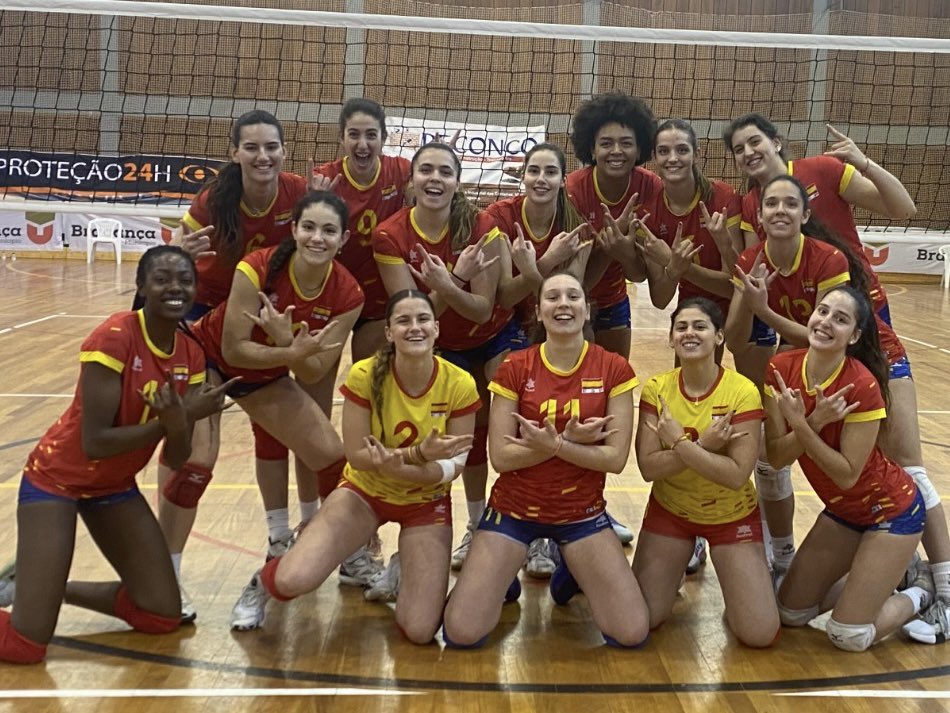 #EspañaSub20 🇪🇸🏐Ellos en ESLOVENIA y ellas en PORTUGAL >> España Sub20 Masc y Sub20 Fem preparan sus próximos compromisos continentales midiéndose en varios partidos amistosos ante CROATAS y PORTUGUESAS💪🏽 📆Del 4 al 6 de abril >> PREEUROPEOS MASC - En Austria FEM - En Eslovenia