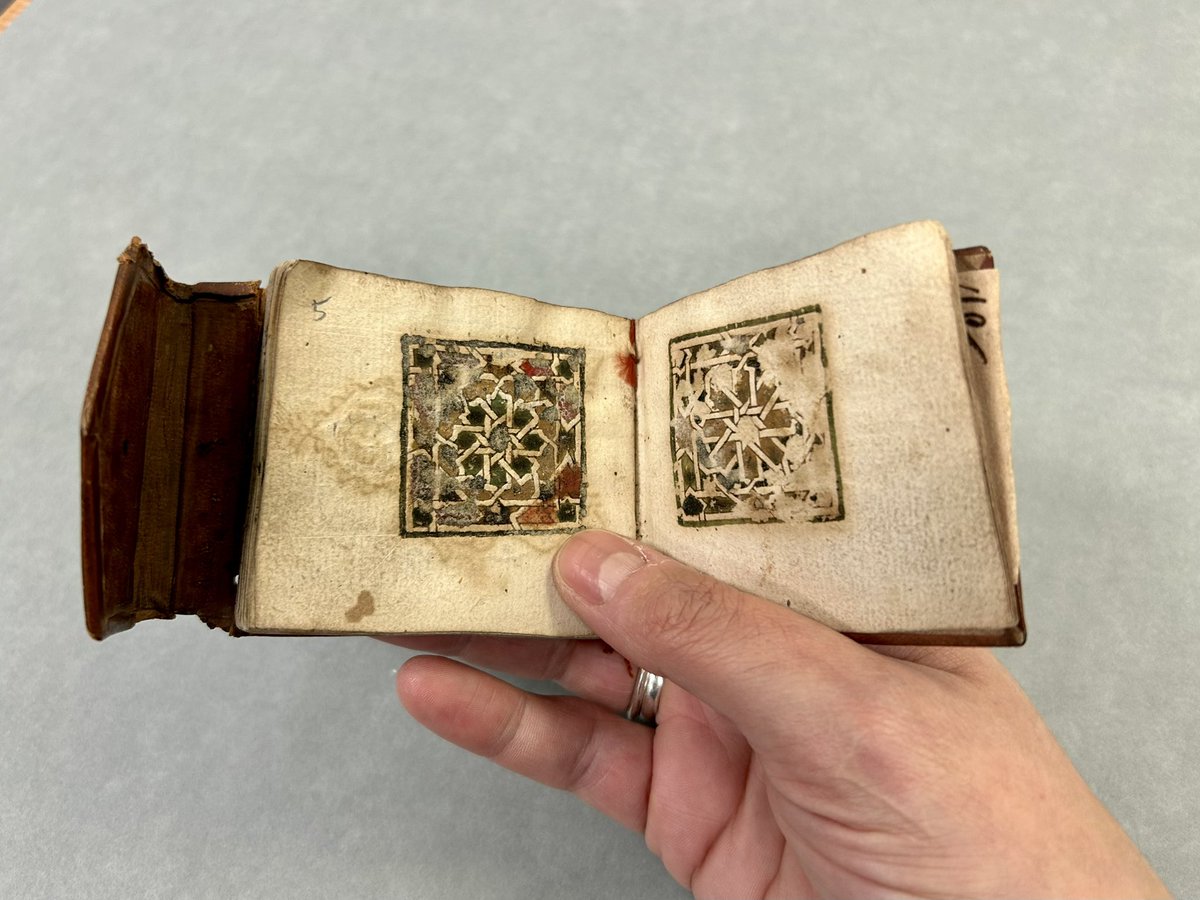 iamkristinesr's tweet image. 📚

@theULSpecColl Dd.15.8, Prayers, charms, and amulets, dated 1004H/ 1595, North Africa or al-Andalus.

#cambridgeuniversitylibraries #MiniatureBook #MiniatureBinding #IslamicManuscripts