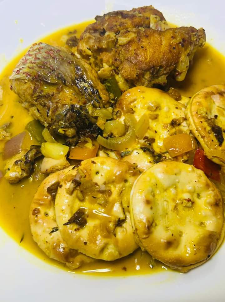 Good morning ladies

Ladies..... I know you don't like to experiment

Ladies.....I got the memo....You are not adventurous 

#stew #stewfish #adventure #adventures  #crackers #curry  #dinnertime   #meal #jamaicanculture #CurryCravings  #fishingislife #friedfish #currylovers