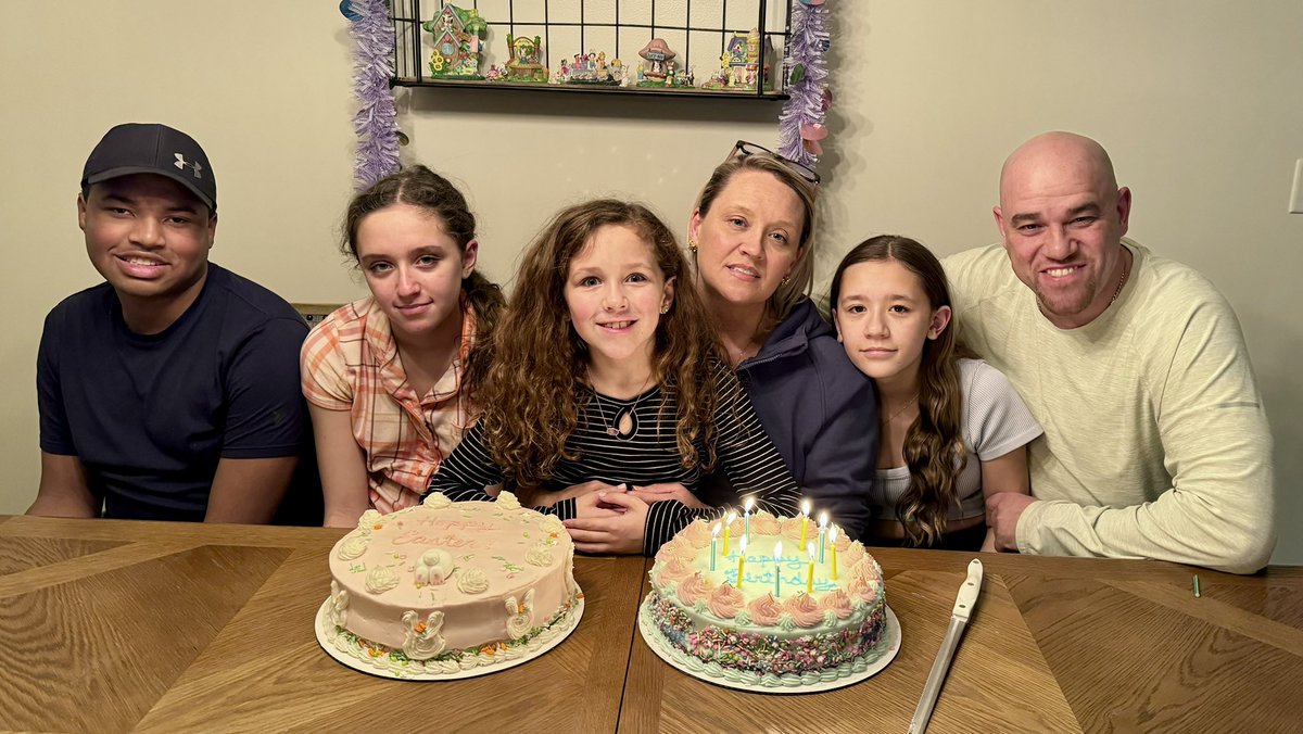 AnibalSolerJr's tweet photo. Happy Birthday Tracy Soler! We Love You! Thank you for always putting us first! Now let’s eat some cake! 🎂🎉❤️ #TeamSoler #imperfectlyperfect #ThisIsUs https://t.co/C2uAfuxhug