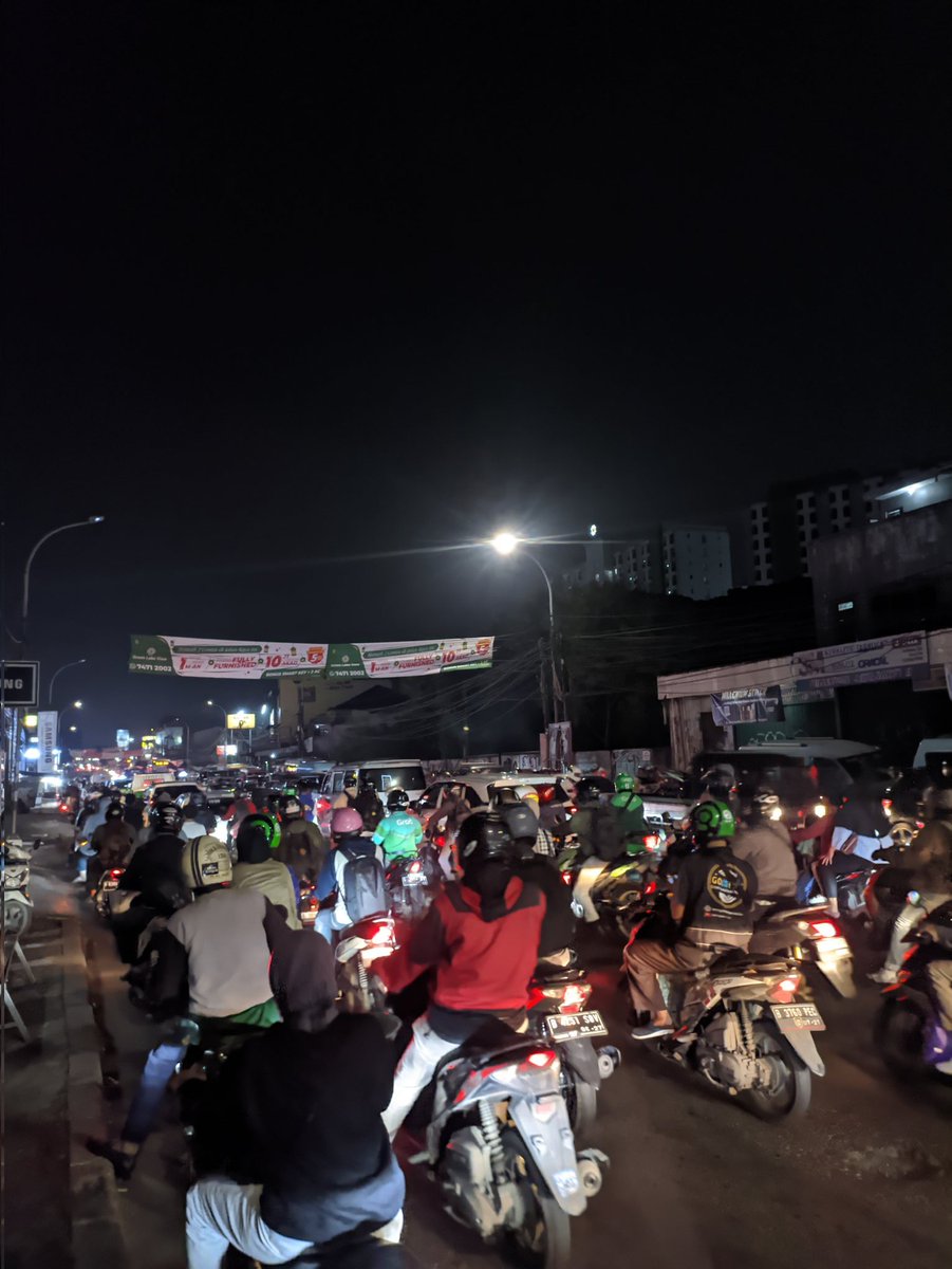 punrapp's tweet photo. mending bandung. https://t.co/Q8hVDFm2Qb