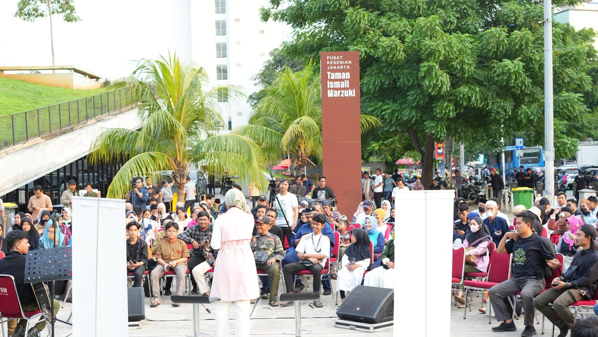 Mendampingi Sahabat @Adinjauharudin Ketum @Official_Ansor dan Gus Mahrus PP Assidiqiyah Jakarta Barat di acara Bukbar(dan) Pengajian Vol 3 di Taman Ismail Marzuki. Cikini - Jakpus sore ini