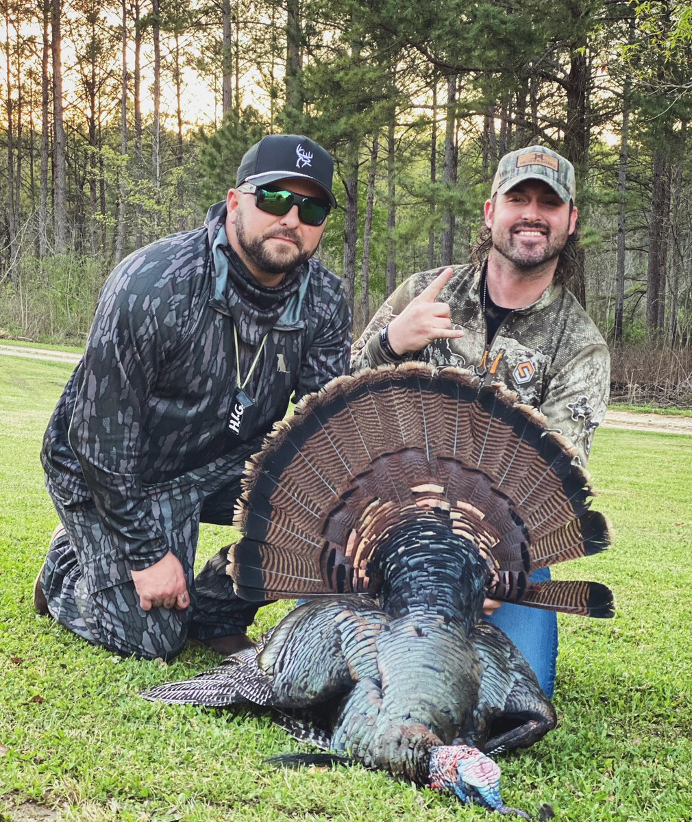 The man @tylerfarr sang that love song and torched him one in BAMA! Great sharing camp brother! #AGobWalksIntoTFarr #turkeybefloppin
